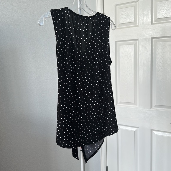 Beacon Apparel black polkadot, asymmetrical, tank top, with gold ring - Picture 4 of 5